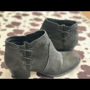 Jessica Simpson Deonne ankle booties